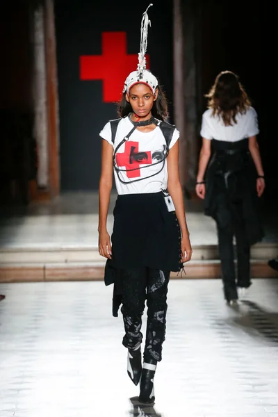 Look 27
